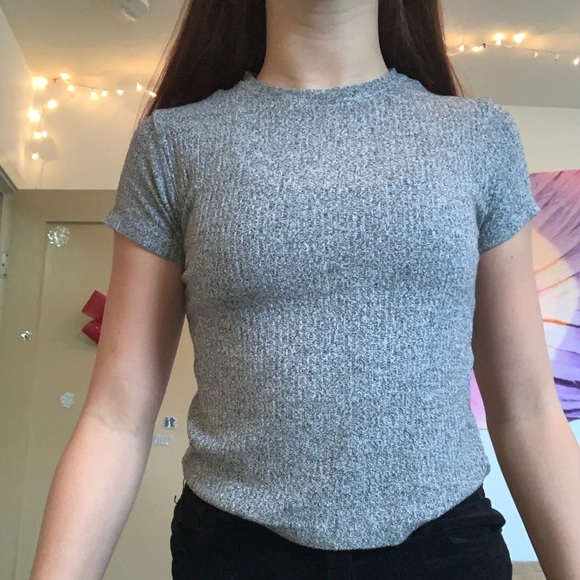 brandy melville gray t-shirt - Picture 3 of 5